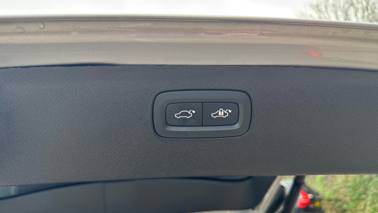 Volvo XC90 2.0 B5P [250] Ultra Dark 5dr AWD Geartronic Petrol Estate